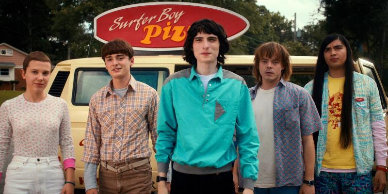 (Soldan sağa) Millie Bobby Brown, Noah Schnapp, Finn Wolfhard, Charlie Heaton ve Eduardo Franco, Stranger Things'te (Netflix)
