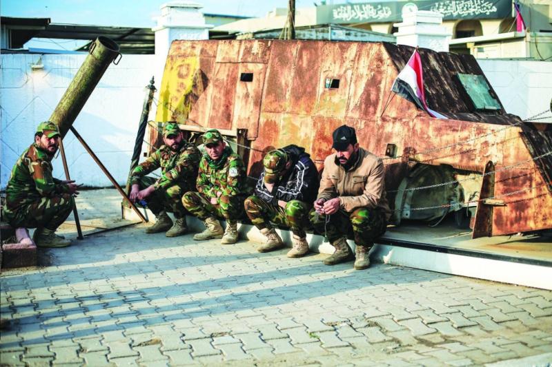 Haşdi Şabi milisleri, ABD saldırılarında öldürülen 16 silah arkadaşının taziyesinde Fotoğraf DPA.jpg