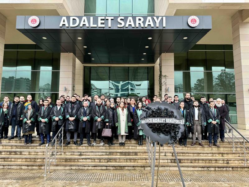 AA-20240321-34053502-34053501-TRABZONDA_BIR_GRUP_AVUKAT_TRABZONSPOR_TARAFTARLARININ_TUTUKLANMASINI_PROTESTO_ETTI.jpg