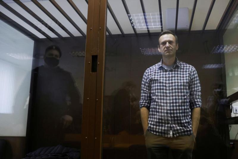 Rusya siyasetinde Putin dışında esamesi okunan az kişiden biri olan Navalni'nin cezaevinde hayatını kaybettiği belirtildi.jpg