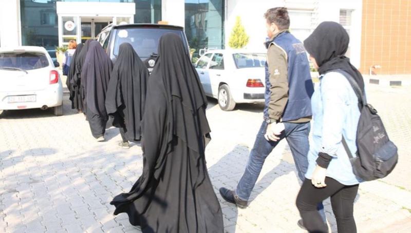 Hol Kampı'ndan kaçan-kaçırılan IŞİD'li 5 kadın Hatay'da teslim olmuştu. .jpg