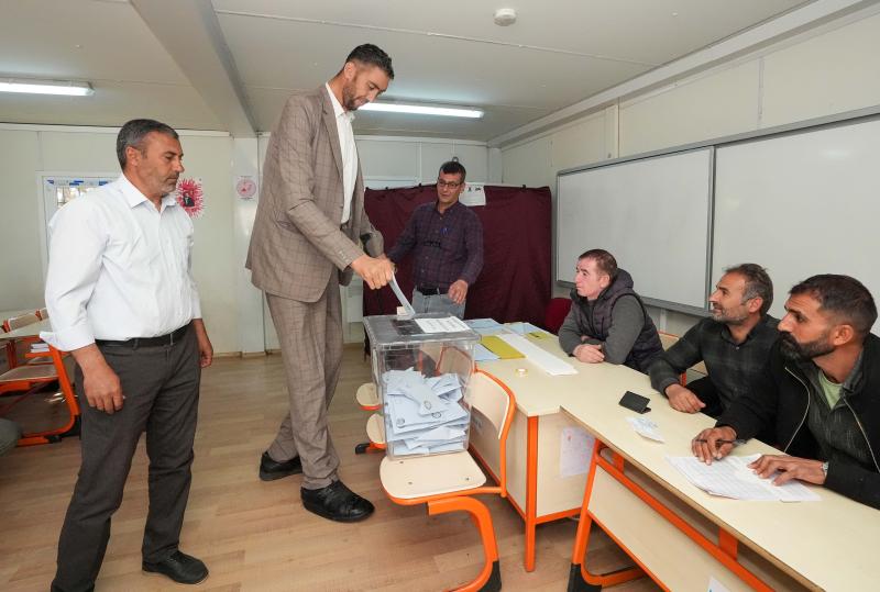 AA-20240331-34143163-34143157-DUNYANIN_EN_UZUN_ADAMI_UNVANLI_SULTAN_KOSEN_MARDINDE_OYUNU_KULLANDI.jpg