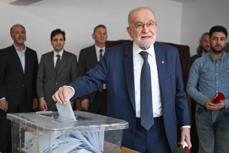 AA-20240331-34145579-34145576-SAADET_PARTISI_GENEL_BASKANI_KARAMOLLAOGLU_OYUNU_KULLANDI.jpg