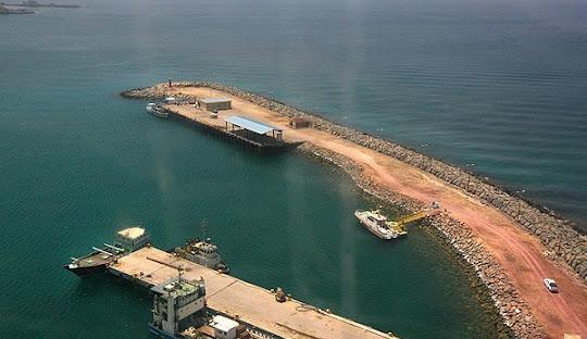 İran-Sirri Adası'ndaki büyük liman.jpg