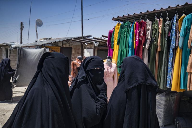 El Hol Kampı'ndaki IŞİD kadınları dışarıyla irtibatlı olarak faaliyetteler_.jpg