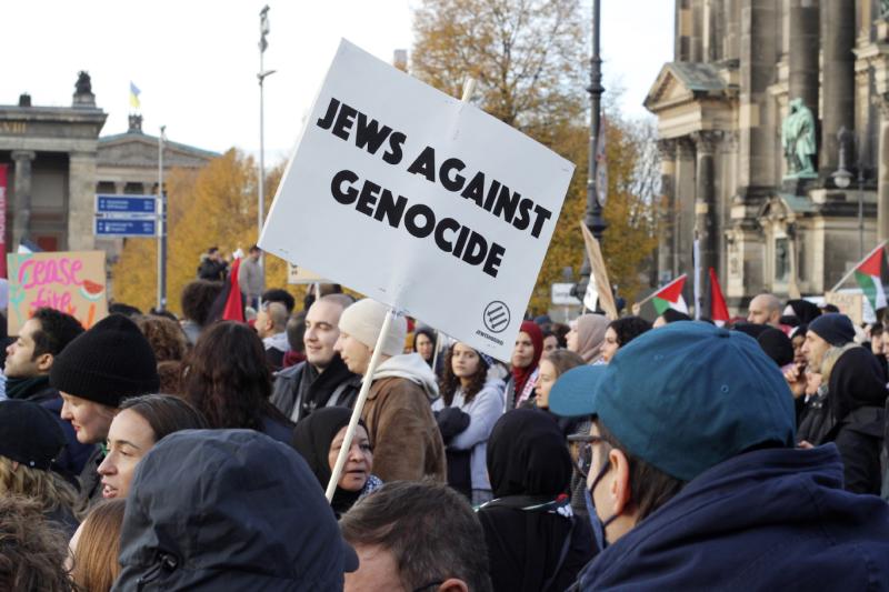 Filistin halkına sempati duyan barışsever Yahudi grubun bir gösterisi. 23 Kasım 2024, Berlin. .jpg