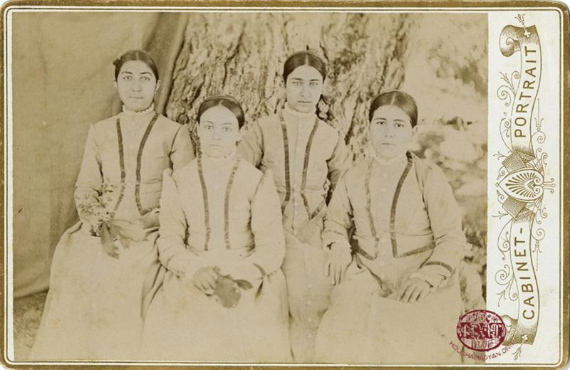 Bitlis Mount Holyoke mezunu dört kadın. Kaynak- Mount Holyoke Koleji arşivi.jpg