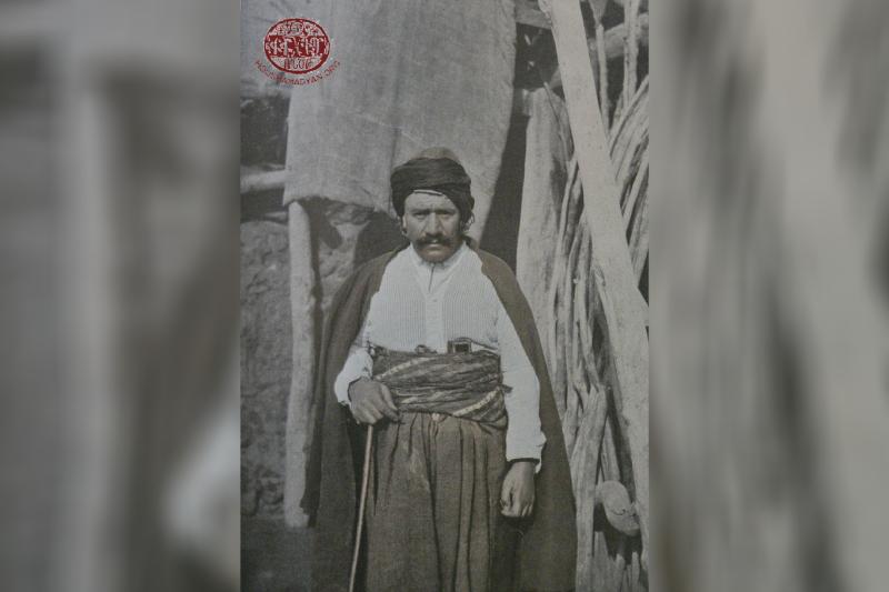Bitlis vilayeti Muş kazasından bir Ermeni köylüsü.jpg