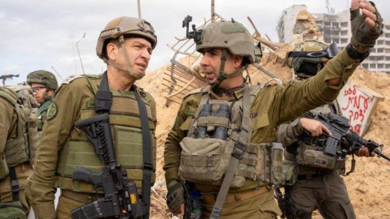 İsrail Askeri İstihbarat Şefi Tümgeneral Aharon Haliva (solda) istifa etti. Kayna-İsrail ordusu.jpg