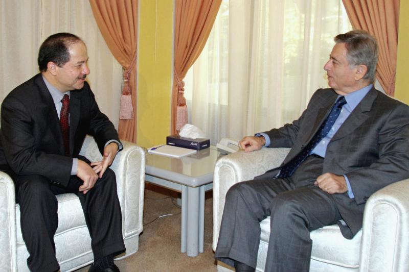 Mesut Barzani ve Abdülhalim Haddam, Ekim 2004 El Mecelle.jpg