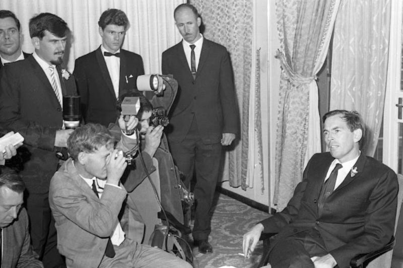 İlk insan-insan kalp naklini gerçekleştiren Dr. Chris Barnard (sağda) Wessel Oosthuizen Gallo Images