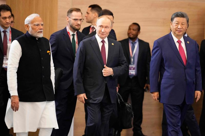 Hindistan Başbakanı Narendra Modi, Rusya Devlet Başkanı Vladimir Putin ve Çin Devlet Başkanı Şi Cinping Kazan'da düzenlenen BRICS Zirvesi sırasında toplu fotoğraf çektirirken, 23 Ekim 2024 / Fotoğraf: AFP