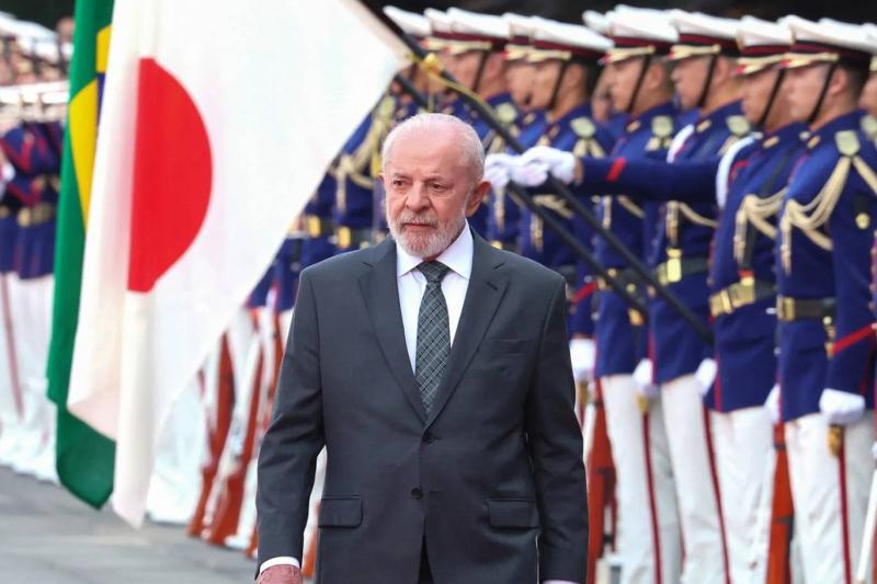 Brezilya Devlet Başkanı Lula da Silva, 25 Mart'ta Tokyo'daki İmparatorluk Sarayı'nda düzenlenen karşılama törenine katılıyor / Fotoğraf: Yoshikazu Tsuno-AFP