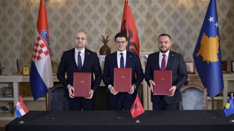 Arnavutluk, Kosova ve Hırvatistan, aralarında savunma alanında işbirliği yapmak için ortak bildiri imzaladı / Fotoğraf: AA
