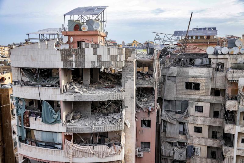 İsrail'in Beyrut'un güney banliyösüne düzenlediği hava saldırısında hasar gören bina, 1 Nisan 2025 / Fotoğraf: AFP