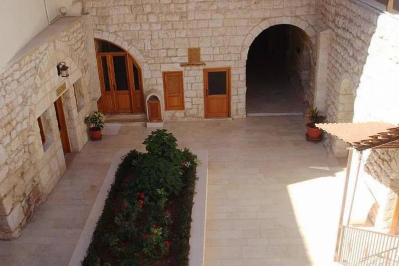Rahibe Agnes'in restore edip yönettiği Yakup Manastırı