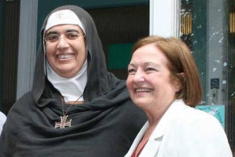 Rahibe Agnez, Avrupa gezisinde bir kadın şahsiyetle