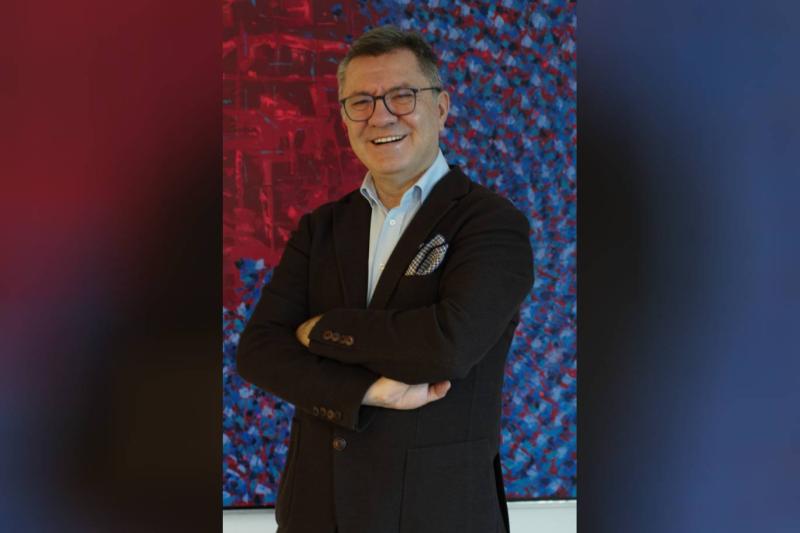 Ressam Akın Ekici