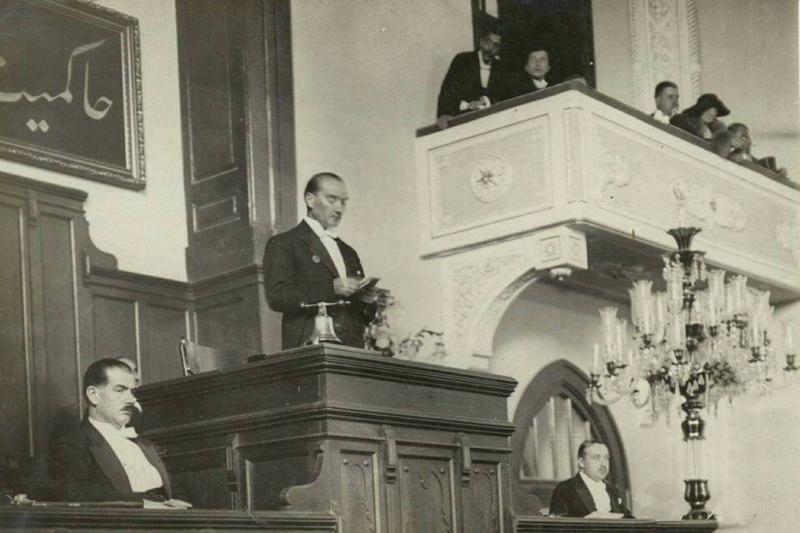 Atatürk mecliste