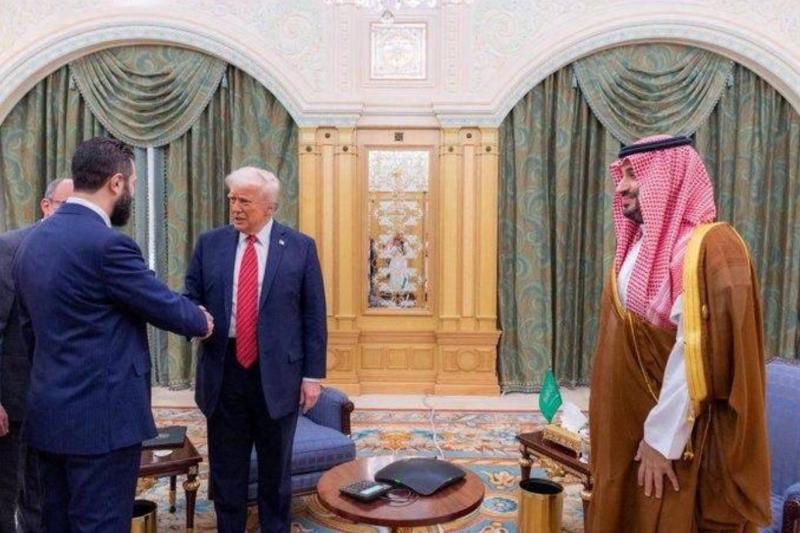 Suriye Cumhurbaşkanı Ahmed eş-Şera, Suudi Arabistan Veliaht Prensi Muhammed bin Selman'ın ev sahipliğinde ABD Başkanı Donald Trump ile bir araya geldi / Fotoğraf: Reuters