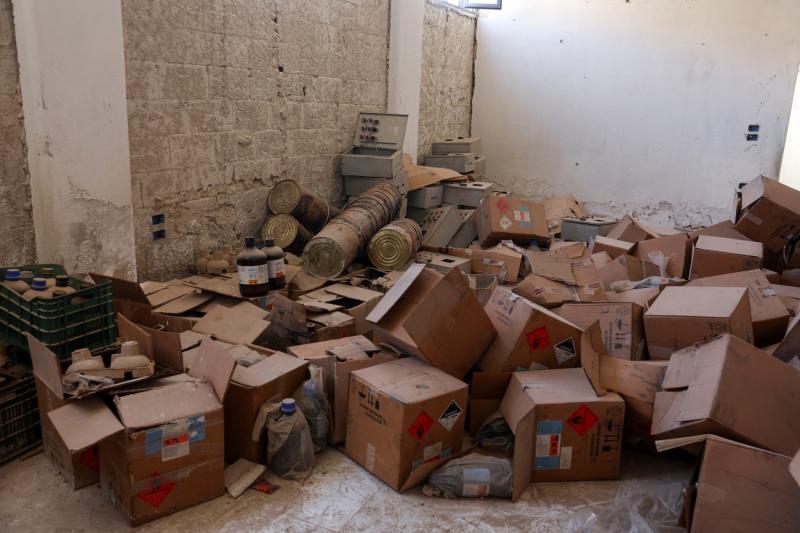 Suriye'nin başkenti Şam'ın eteklerindeki bir Captagon (uyuşturucu hap) fabrikasının içinde kimyasal madde içeren kutular, 12 Aralık 2024 / Fotoğraf: Reuters