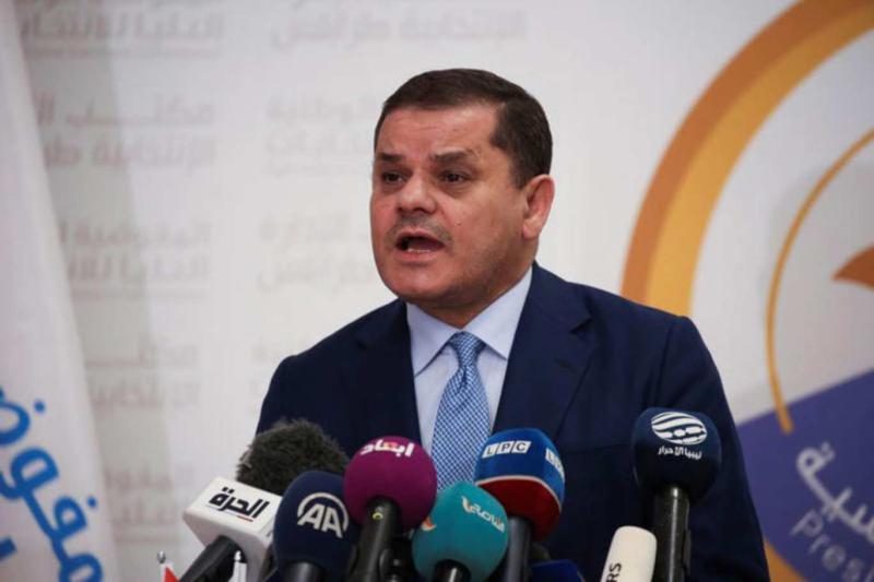 Libya Başbakanı Abdülhamid ed-Dibeybe, Libya'nın Trablus kentindeki Seçim Komisyonu merkezinde cumhurbaşkanlığı seçimleri için adaylık belgelerini teslim ettikten sonra konuşurken, 21 Kasım 2021 / Fotoğraf: Reuters
