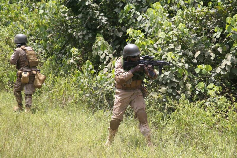 ABD Afrika Komutanlığı (AFRICOM) tarafından Fildişi Sahili'nin Jacquesville kentinde her yıl düzenlenen özel harekât tatbikatına katılan Nijerya Özel Kuvvetleri askerleri, 11 Mart 2023 / Fotoğraf: AP