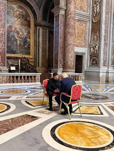 Papa Francis'in cenaze töreni (Nisan 2025) için Vatikan'da bir araya gelen Trump ve Zelenski 