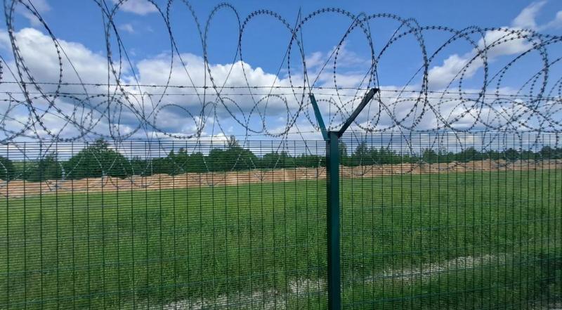 Sınır teline ek olarak, Estonya'nın güneydoğusunda toplam 40 kilometrelik tanksavar siperi kazılacak / Fotoğraf: Arved Breidaks