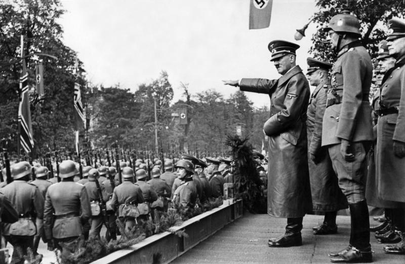 "İradenin Zaferi" adlı filmde Hitler ve Nazizm, sadakati ve desteği güçlendirmek için yarı-dini bir şekilde tasvir edildi / Fotoğraf: New York Times