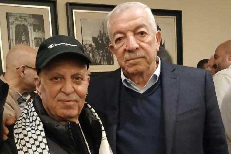 Pilot Kifah Hattab, özgür günlerinde bir sergiyi dolaşıyor