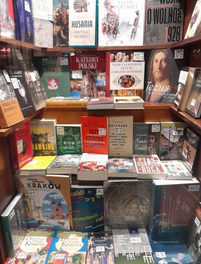 Krakov'da kitap sorunu yok ama Manifesto da yok / Fotoğraf: İbrahim Beyazoğlu