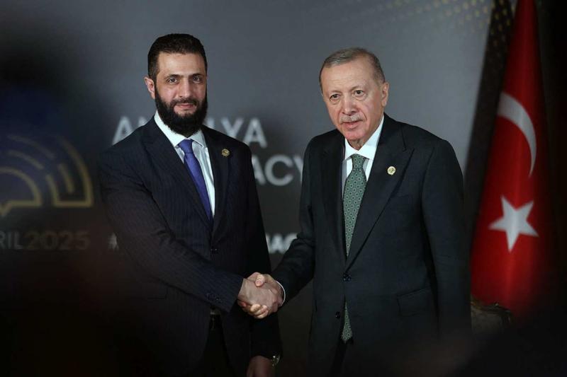 Cumhurbaşkanı Recep Tayyip Erdoğan ve Suriye Cumhurbaşkanı Ahmed eş-Şara Antalya'da düzenlenen ‘Antalya Diplomasi Forumu’nun dördüncü oturumu sırasında bir araya geldiler, 11 Nisan 2025 / Fotoğraf: AFP