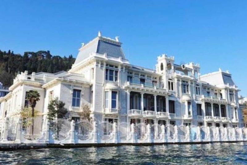 Şimdi Mısır Konsolosluğu, Emine Valide Paşa Yalısı (1902) Bebek’teki Valide Paşa Yalısı'nın günümüzdeki hâli. Kabri Kahire'de Kavalalı Hanedan Mezarlığındadır