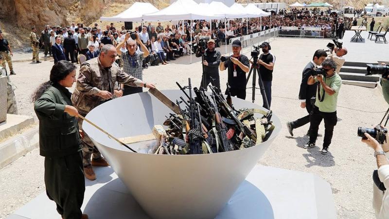 Töreni izlemek için Türkiye'den 150 kadar insan vardı. DEM dışında hiçbir parti temsilcisi yoktu Töreni izlemek için Türkiye'den 150 kadar insan vardı. DEM dışında hiçbir parti temsilcisi yoktu