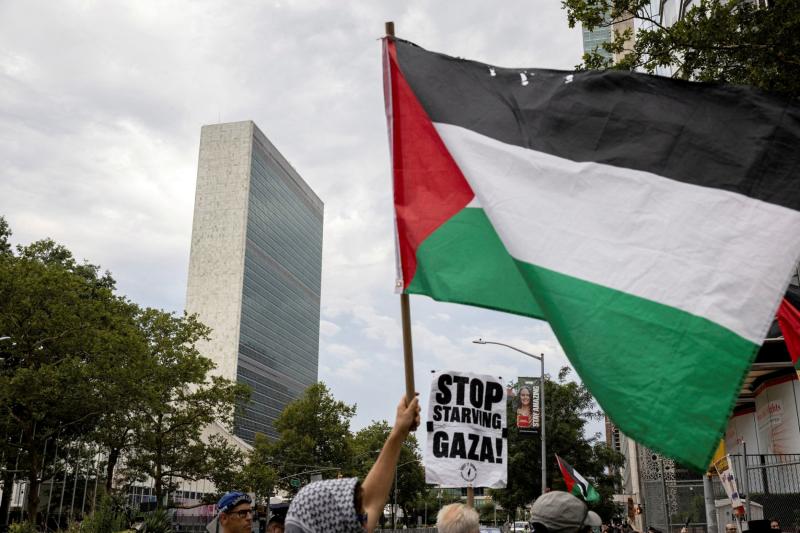 BM genel merkezi önünde düzenlenen "Gazze'yi açlığa mahkum etmeyi hemen durdurun" başlıklı protesto gösterisinden bir kare, New York, ABD, 1 Temmuz 2025 / Fotoğraf:Reuters