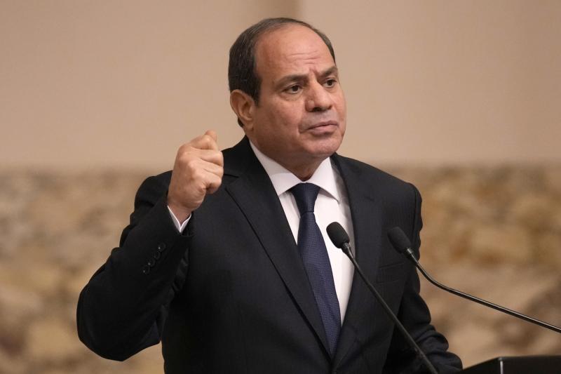 Mısır Cumhurbaşkanı Abdulfettah es-Sisi, Kahire'de Fransız mevkidaşı Emmanuel Macron ile düzenlediği ortak basın toplantısında konuşurken, 25 Ekim 2023 / Fotoğraf: AP