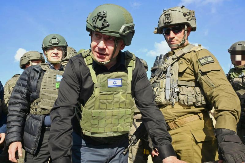 Binyamin Netanyahu, 15 Nisan 2025'te Gazze Şeridi'nin kuzeyine yaptığı ziyaret sırasında / Fotoğraf: AFP