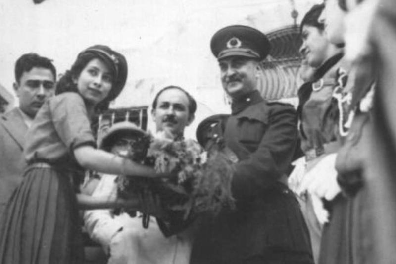 Genelkurmay II. Başkanı Orgeneral Asım Gündüz, Hatay'da karşılanırken (Temmuz 1938) / Fotoğraf: Wikipedia