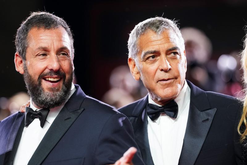 Adam Sandler ve George Clooney - AP