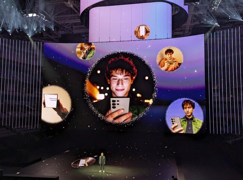 Güney Koreli teknoloji devi Samsung, Apple'dan dünyanın en büyük telefon satıcısı konumunu geri kazanmaya çabası çerçevesinde yeni AI özellikleriyle donatılmış en yeni Galaxy akıllı telefonlarını piyasaya sürdü / Fotoğraf: Glenn Chapman-AFP