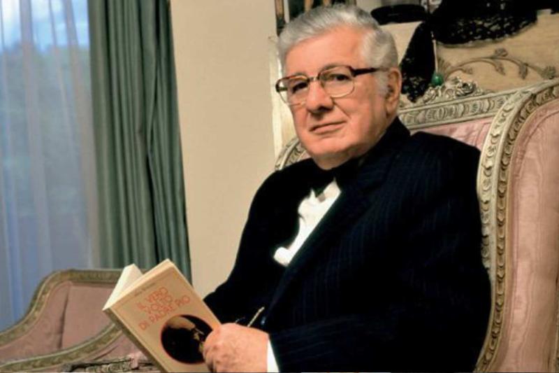 Eski Kolombiya Devlet Başkanı Julio Cesar Turbay Ayala