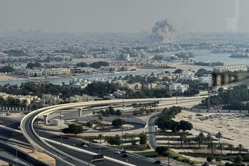 Doha'da İsrail hava saldırısının neden olduğu patlamadan dumanlar yükseliyor, Katar, 9 Eylül 2025 Salı / Fotoğraf: AP
