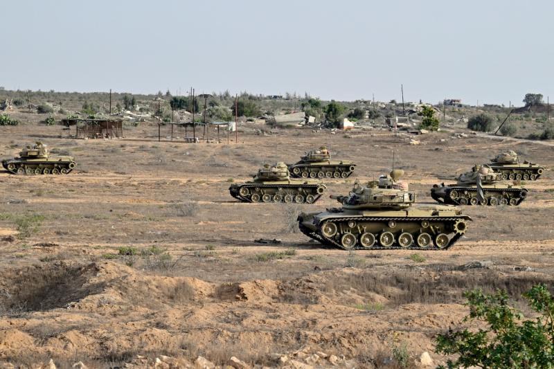 Mısır ordusuna ait tanklar, Sina Yarımadası'nın kuzeyinde Gazze Şeridi sınırındaki el-Ariş'te konuşlandırılmış, 4 Temmuz 2024 / Fotoğraf: AFP