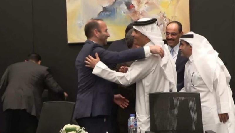 Şarm el-Şeyh, anlaşma kabul edildi, kutlanıyor