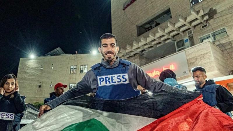 İsrail'in Gazze Şeridi'ni işgal ettiği dönemde silahlandırdığı çeteler, sosyal medyada tanınan Filistinli gazeteci Salih el-Caferavi'yi öldürdü / Fotoğraf: Sosyal medya