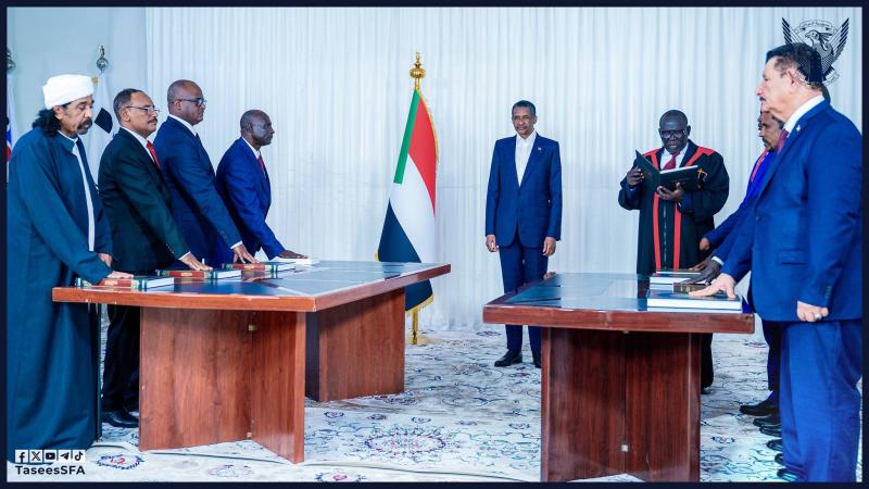 HDK Komutanı Hamideti, paralel hükümetinin üyelerinin yemin törenine tanıklık ediyor / Fotoğraf: Sudan Kurucu İttifakı