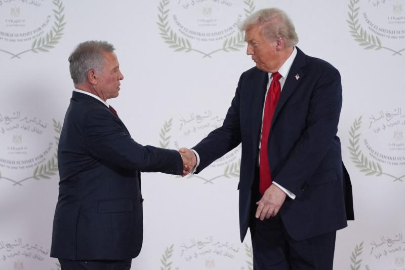 ABD Başkanı Donald Trump ve Kral 2. Abdullah, Şarm eş-Şeyh’teki Gazze konulu zirvede bir araya geldi, 13 Ekim 2025 / Fotoğraf: AFP