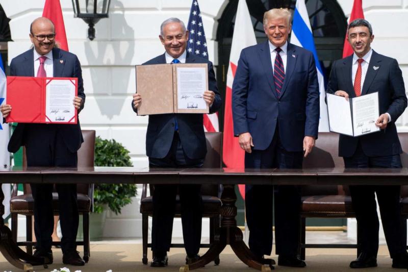 Bahreyn Dışişleri Bakanı Abdullatif bin Raşid ez-Zeyani, İsrail Başbakanı Binyamin Netanyahu, ABD Başkanı Donald Trump ve BAE Dışişleri Bakanı Abdullah bin Zayid en-Nahyan, Washington’da Abraham Anlaşmaları'nın imza töreninde, 15 Eylül 2020 / Fotoğraf:AFP