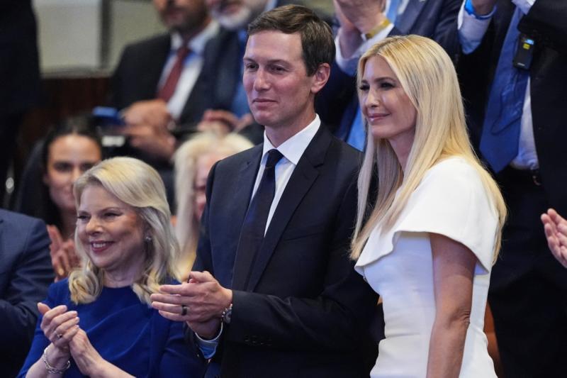 Jared Kushner, eşi Ivanka Trump ve İsrail Başbakanı'nın eşi Sara Netanyahu, Kudüs'teki İsrail meclisinde (Knesset), 13 Ekim 2025 / Fotoğraf: AFP